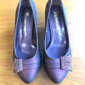 ⏰⏰Purple Leather Low Heel in Excellent Condition